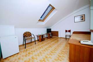 Гостиница Ясон Анапа Одноместный номер в мансарде-1